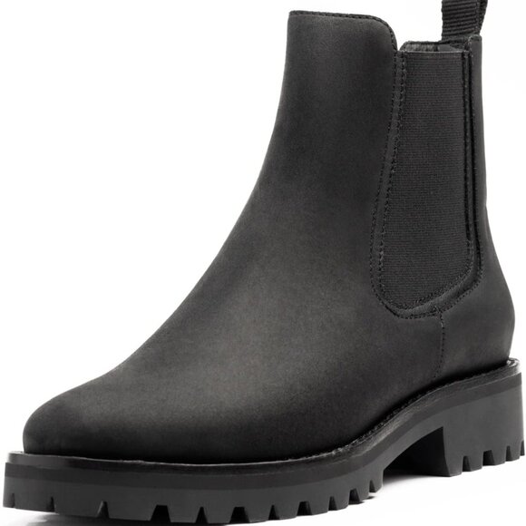 Rugged Resilient Chelsea Boots for Women Timeless Black Matte